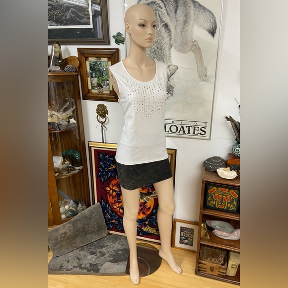 🐦‍⬛4/$20🐦‍⬛ Tank Top with Golden Spheres Appliqués in Subtle Cat/Heart Shape - Picture 3 of 15